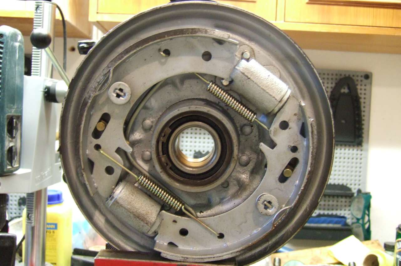 Way back in 1902, at the dawn of the modern car's birth, Louis Renault invented the drum brake.  Later in the 1950s, the self-adjusting drum brake improved the breed by making it more reliable and extending its service intervals, but not much has changed since then -- except for the fact that four-wheel discs have pretty much taken over.  These days, drum brakes only come on the least expensive new vehicles, and even that's not likely to last much longer.