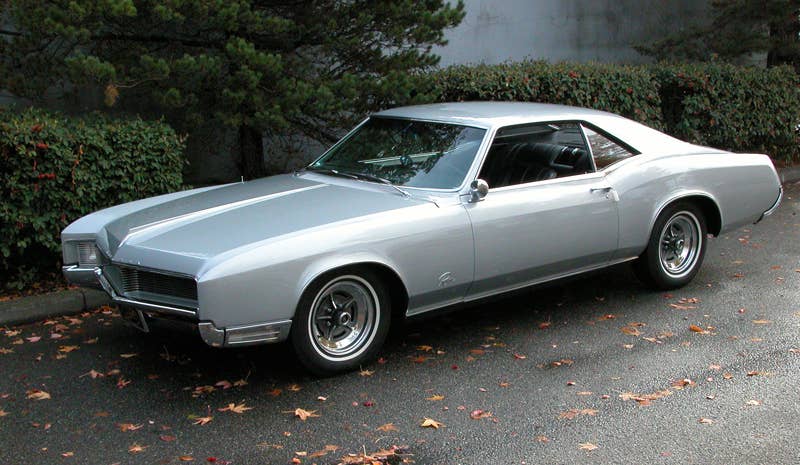 1966 BUICK RIVIERA 2 DOOR HARDTOP, 425 cubic-inch "nailhead" V8: $25,025.00