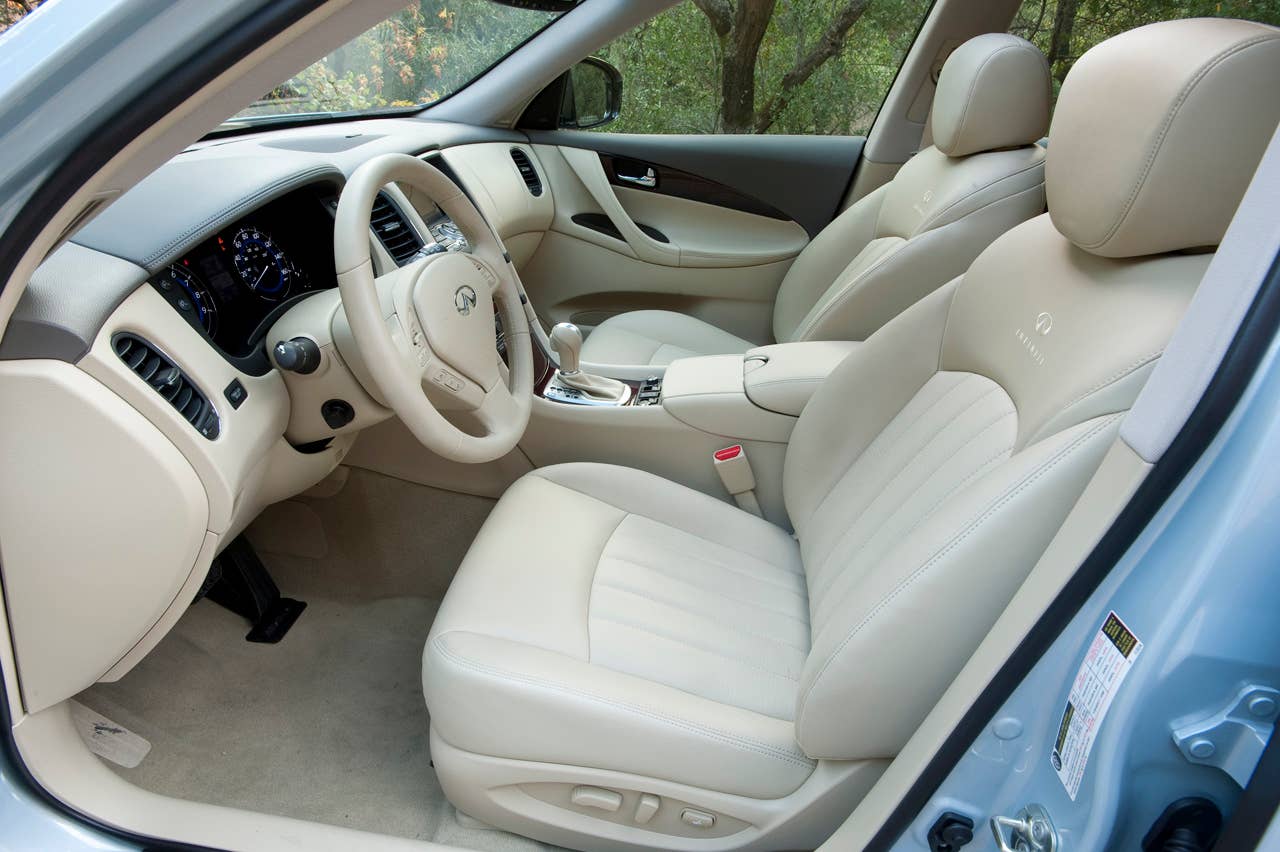 2011 Infiniti EX interior