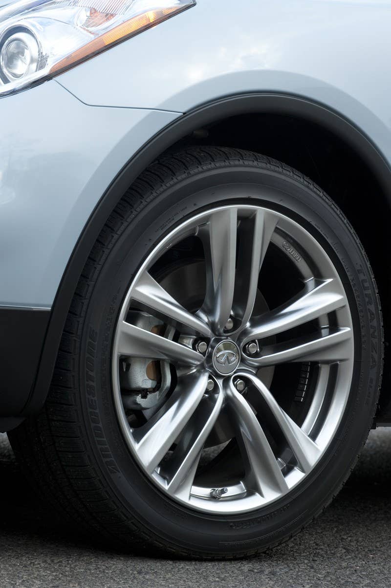 2011 Infiniti EX wheel detail