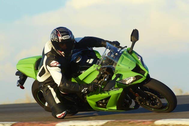 2011 Kawasaki ZX-10R: More power + less weight = more speed - Autoblog
