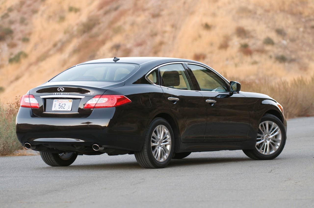Luxury: 2011 Infiniti M37/M56