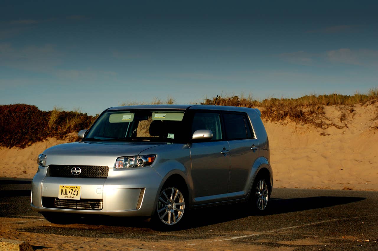 The last generation Scion xB was unique. It wasn't pretty, but showed that its owner walked to his or her own beat. The new, curvier xB lost its Fonzy, as evidenced by the sudden up-tick of 39 year-old MBAs at your local Scion store. Not every date is looking for someone "cool", but the xB provides a double dose of date repellent by also being unappealing to the eye.