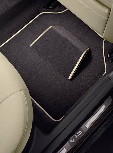 7 Series Exclusive Edition - Stratus Grey/Ecru