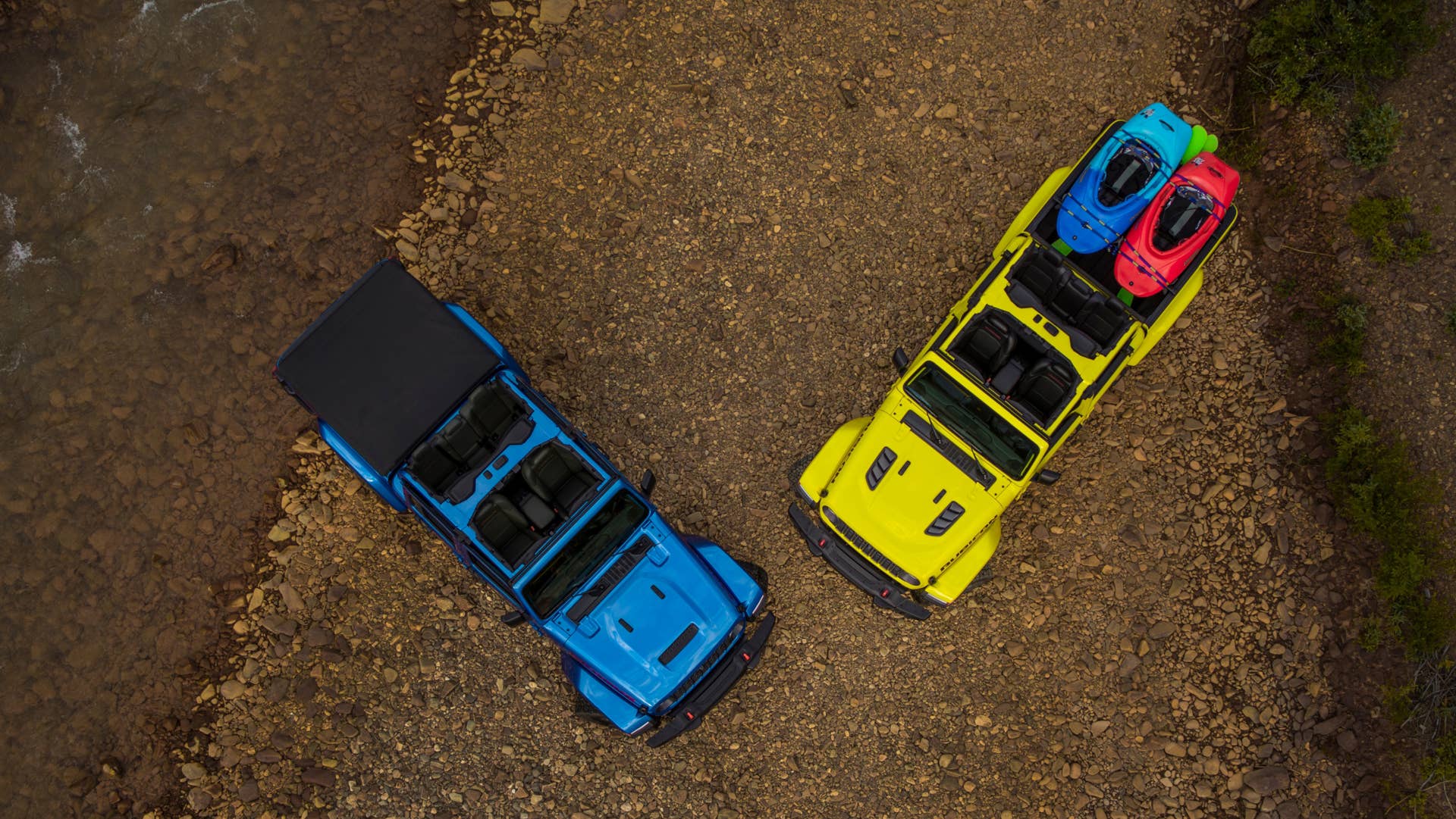 2024 Jeep Gladiator Mojave X (left) and 2024 Jeep Gladiator Rubicon X