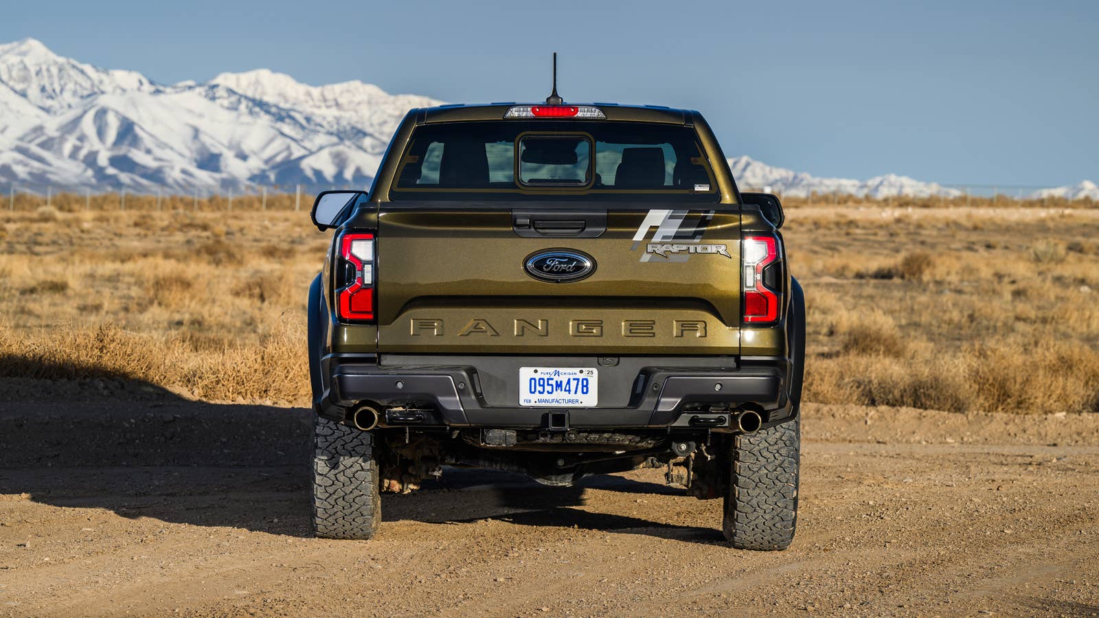 Do not attempt unless you have special off-road driving training and are driving on a closed course. Always consult the owner’s manual before off-road driving, know your terrain and trail difficulty, and use appropriate safety gear.