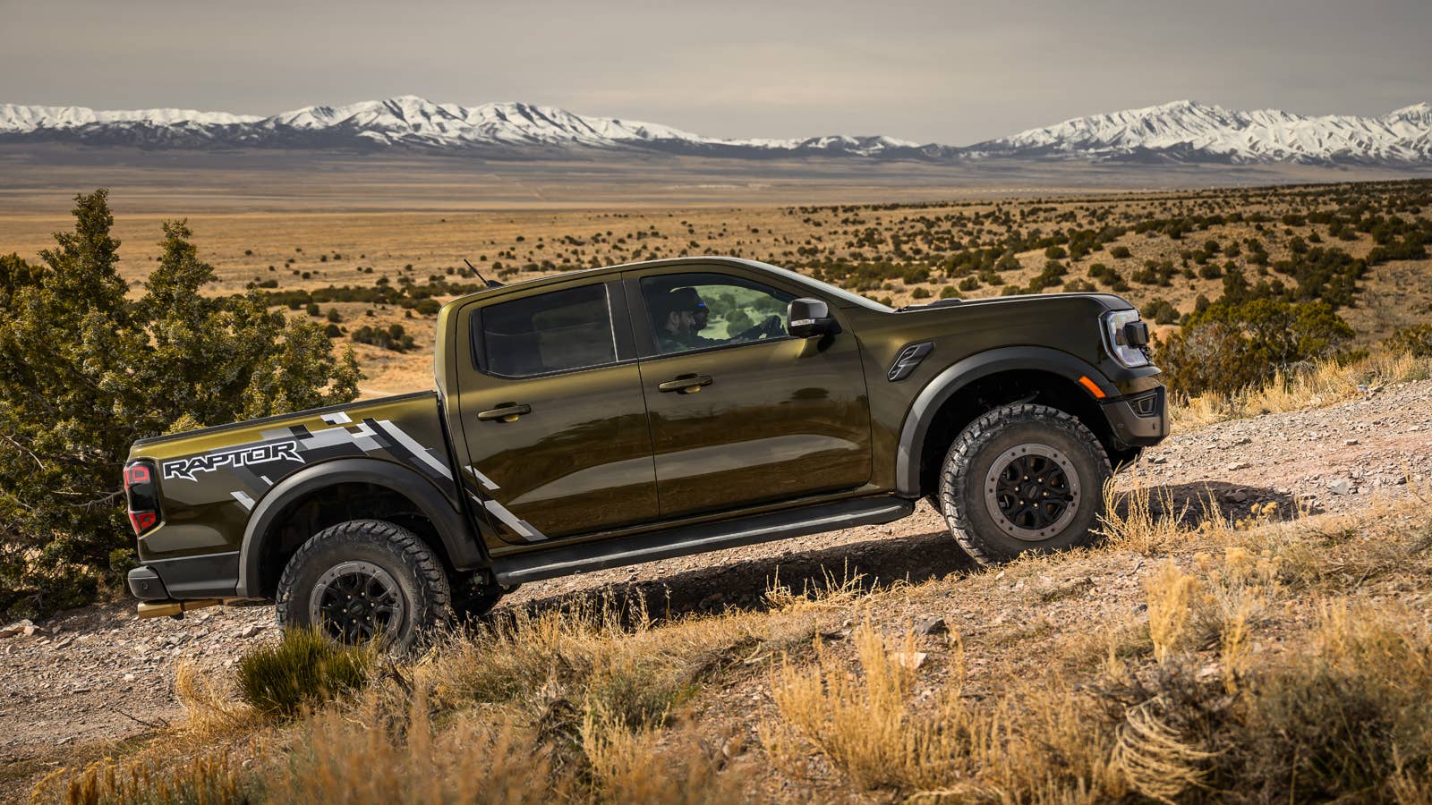 Do not attempt unless you have special off-road driving training and are driving on a closed course. Always consult the owner’s manual before off-road driving, know your terrain and trail difficulty, and use appropriate safety gear.