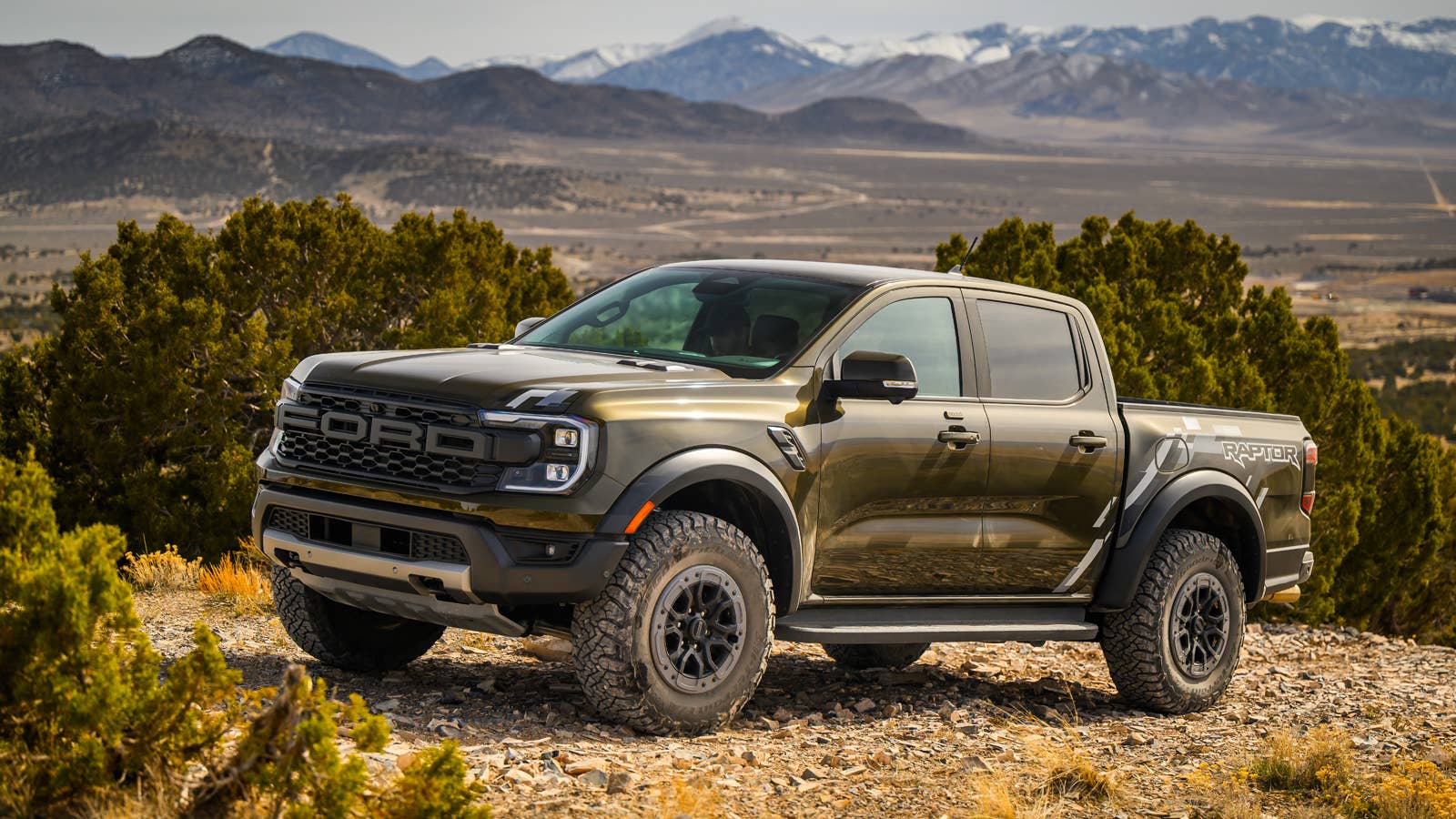 Do not attempt unless you have special off-road driving training and are driving on a closed course. Always consult the owner’s manual before off-road driving, know your terrain and trail difficulty, and use appropriate safety gear.