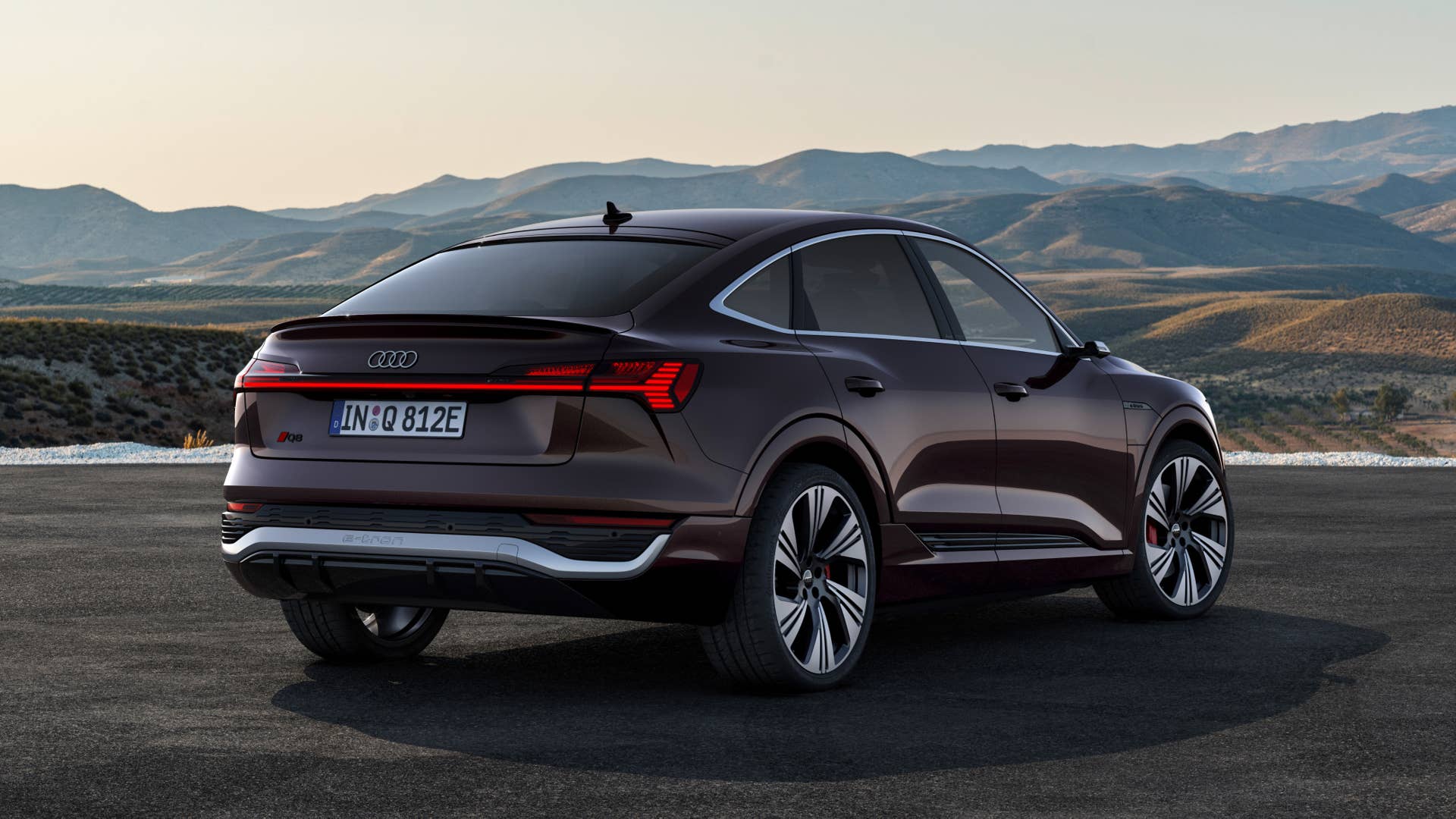 Static photo, Colour: Madeira Brown metallic.