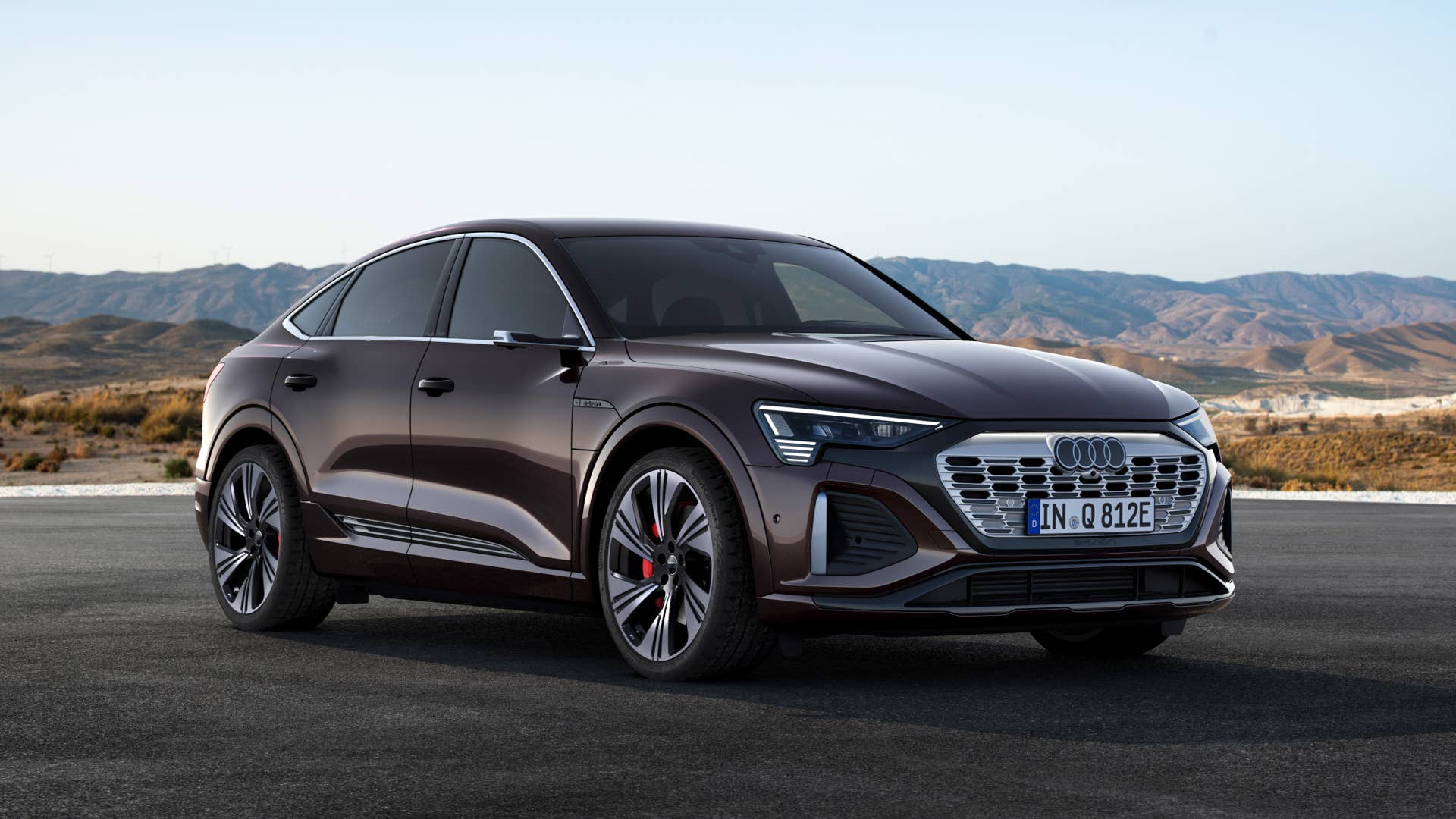 Static photo, Colour: Madeira Brown metallic.