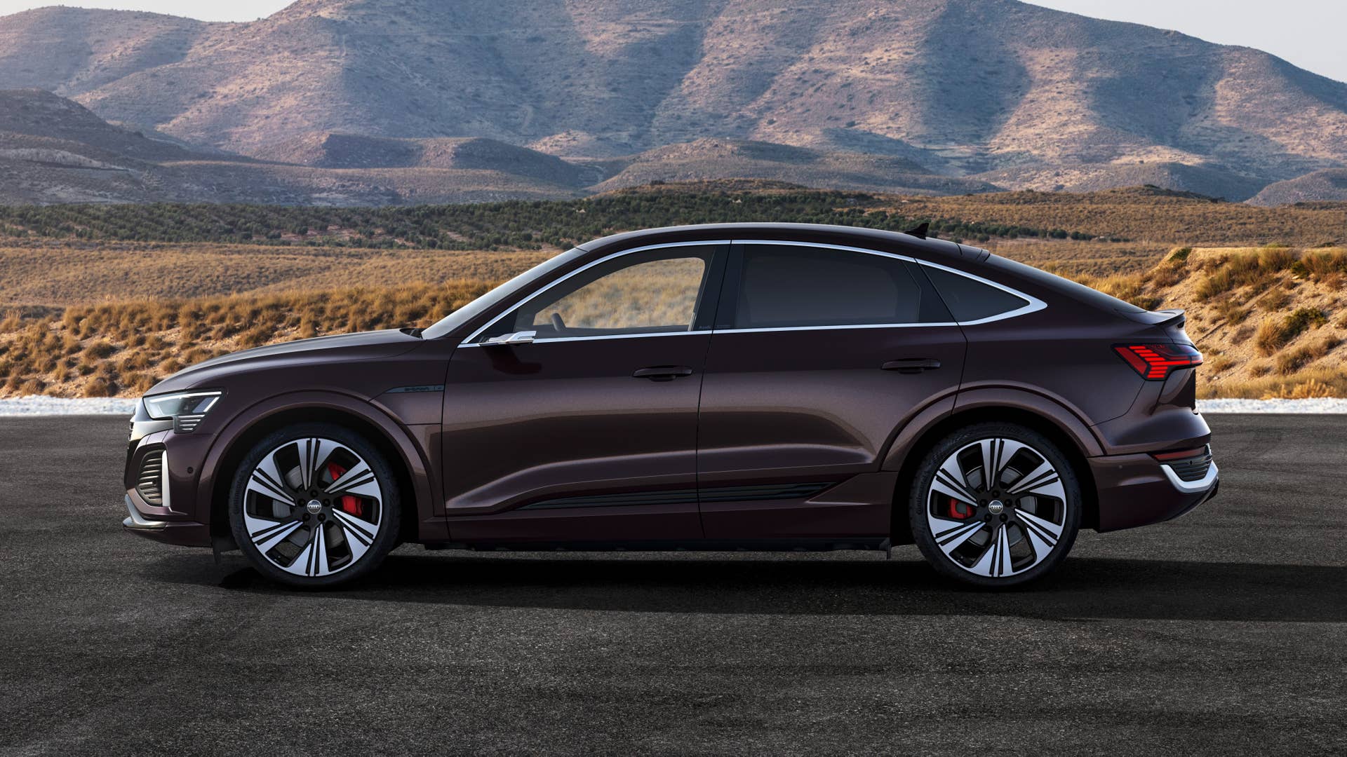 Static photo, Colour: Madeira Brown metallic.