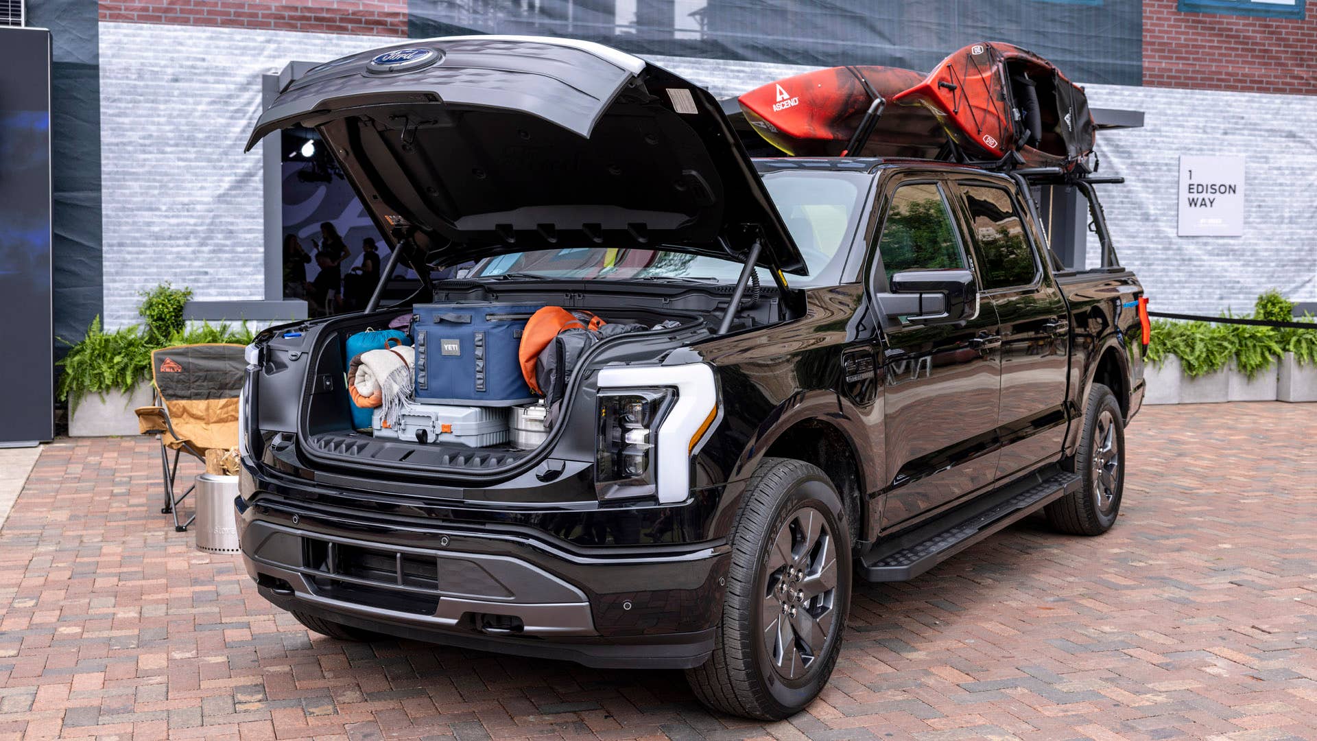 Vehicle shown with available and aftermarket equipment. See Owner’s Manual for important operating instructions.