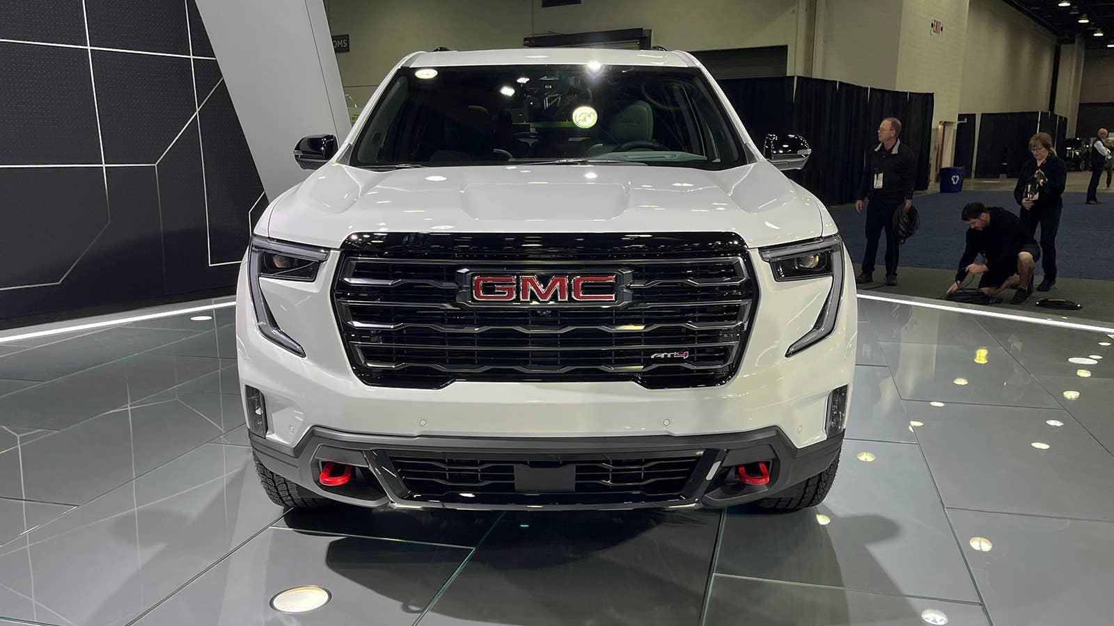 2024 GMC Acadia AT4