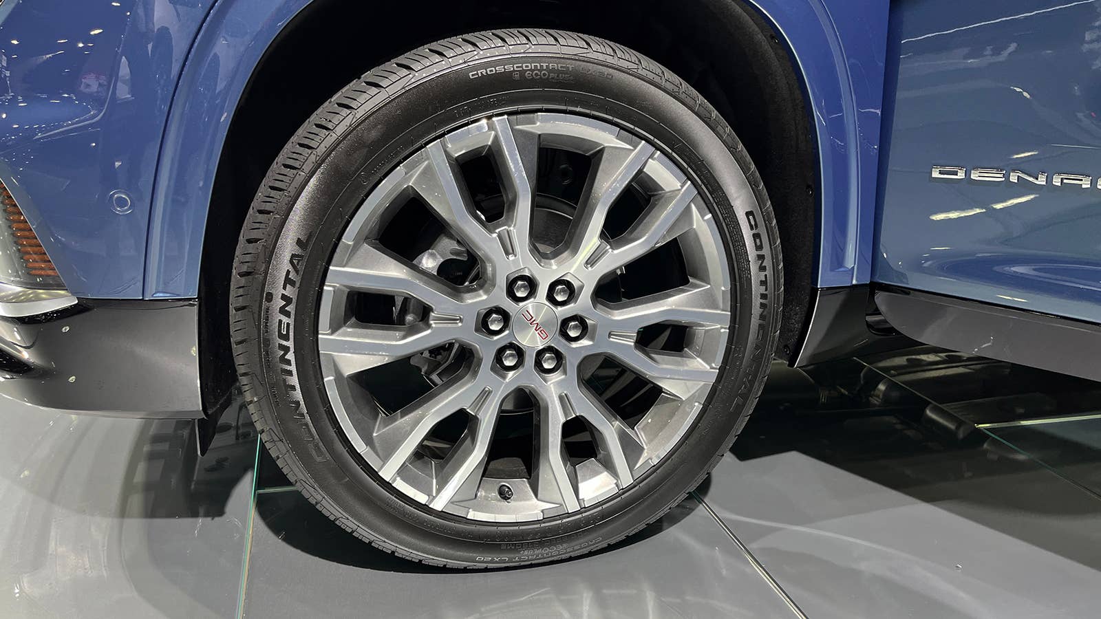 2024 GMC Acadia Denali