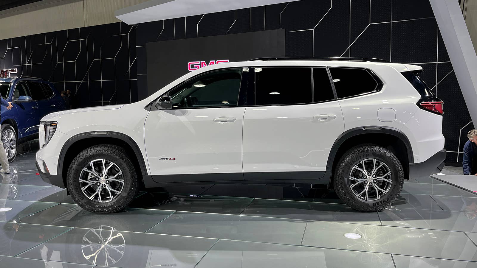 2024 GMC Acadia AT4
