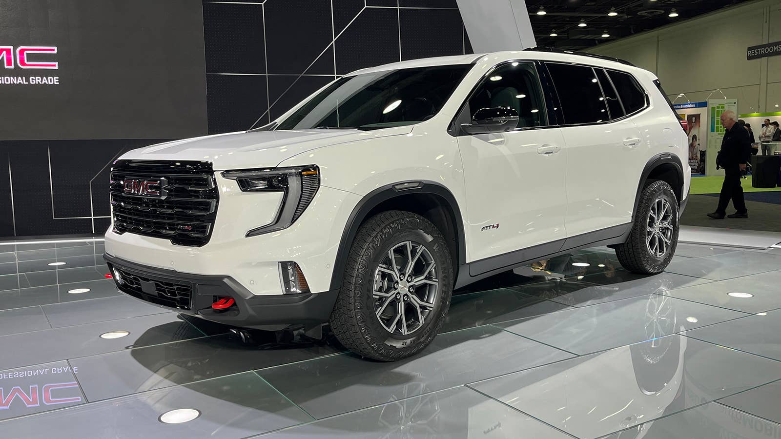 2024 GMC Acadia AT4