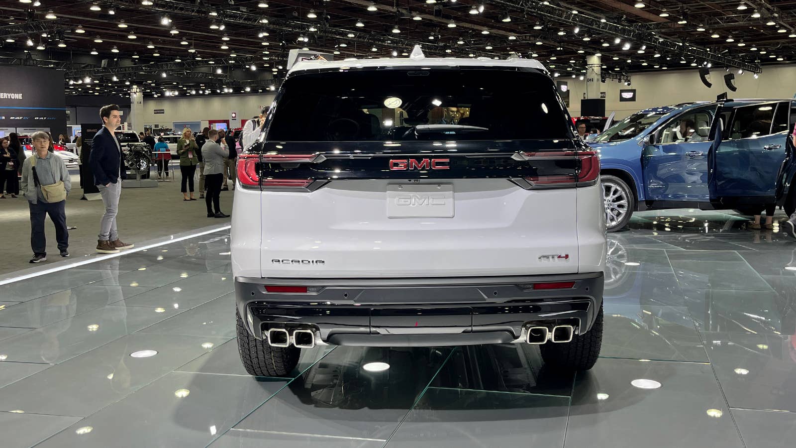 2024 GMC Acadia AT4