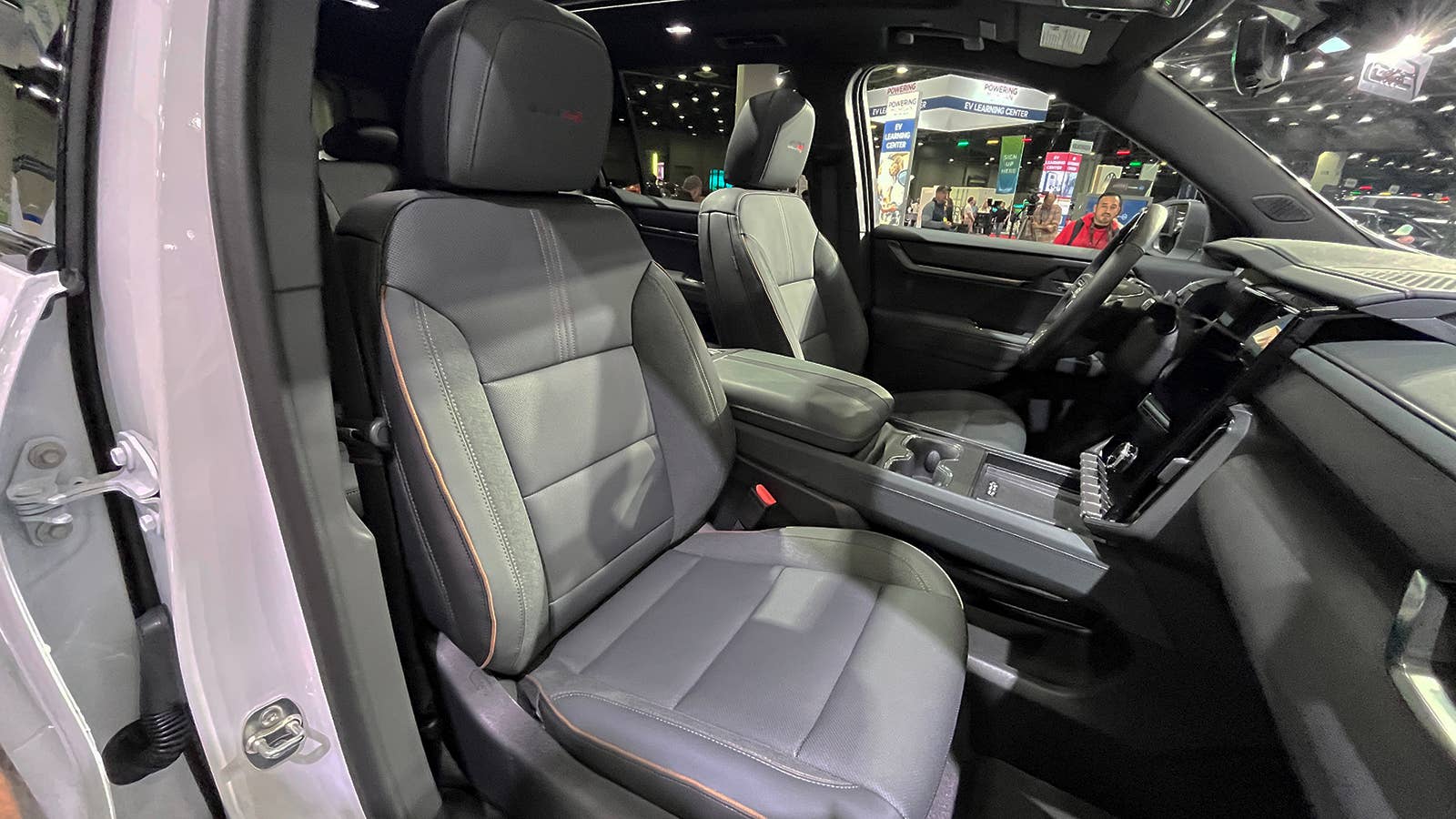 2024 GMC Acadia AT4