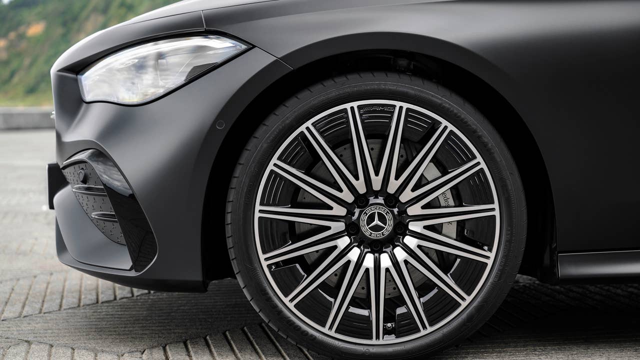 Mercedes-Benz CLE Cabriolet, Exterieur: AMG-Line, graphitgrau magno; Interieur: AMG-Line, Nappaleder Tonkabraun Mercedes-Benz CLE Cabriolet, exterior: AMG-Line, graphite grey magno; interior: AMG-Line, nappa leather tonka brown