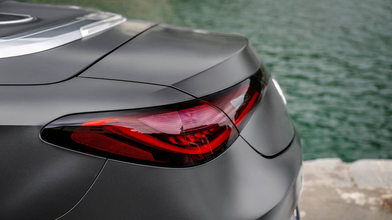 Mercedes-Benz CLE Cabriolet, Exterieur: AMG-Line, graphitgrau magno; Interieur: AMG-Line, Nappaleder Tonkabraun Mercedes-Benz CLE Cabriolet, exterior: AMG-Line, graphite grey magno; interior: AMG-Line, nappa leather tonka brown