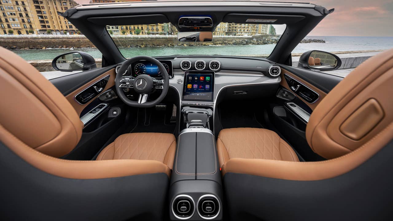 Mercedes-Benz CLE Cabriolet, Exterieur: AMG-Line, graphitgrau magno; Interieur: AMG-Line, Nappaleder Tonkabraun Mercedes-Benz CLE Cabriolet, exterior: AMG-Line, graphite grey magno; interior: AMG-Line, nappa leather tonka brown