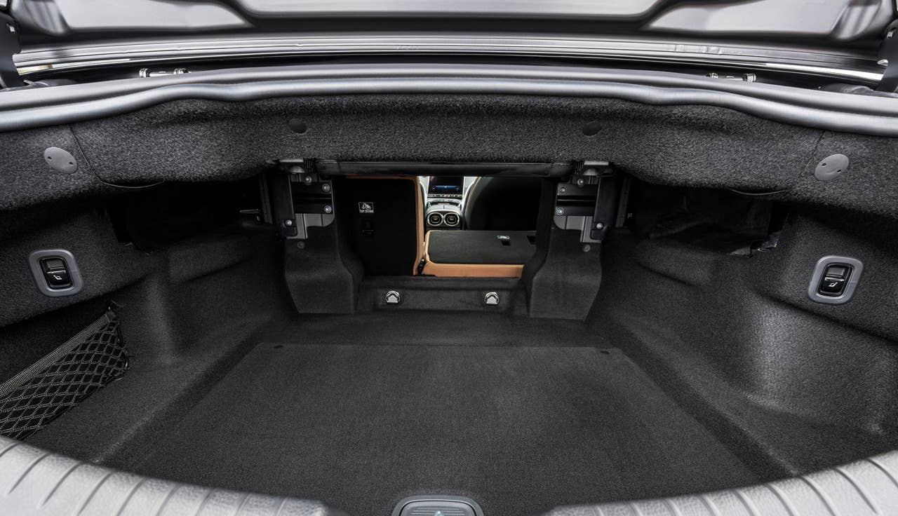 Mercedes-Benz CLE Cabriolet, Exterieur: AMG-Line, graphitgrau magno; Interieur: AMG-Line, Nappaleder Tonkabraun Mercedes-Benz CLE Cabriolet, exterior: AMG-Line, graphite grey magno; interior: AMG-Line, nappa leather tonka brown
