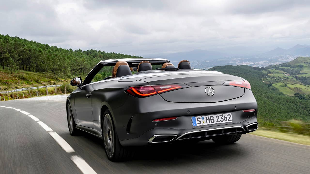 Mercedes-Benz CLE Cabriolet, Exterieur: AMG-Line, graphitgrau magno; Interieur: AMG-Line, Nappaleder Tonkabraun Mercedes-Benz CLE Cabriolet, exterior: AMG-Line, graphite grey magno; interior: AMG-Line, nappa leather tonka brown