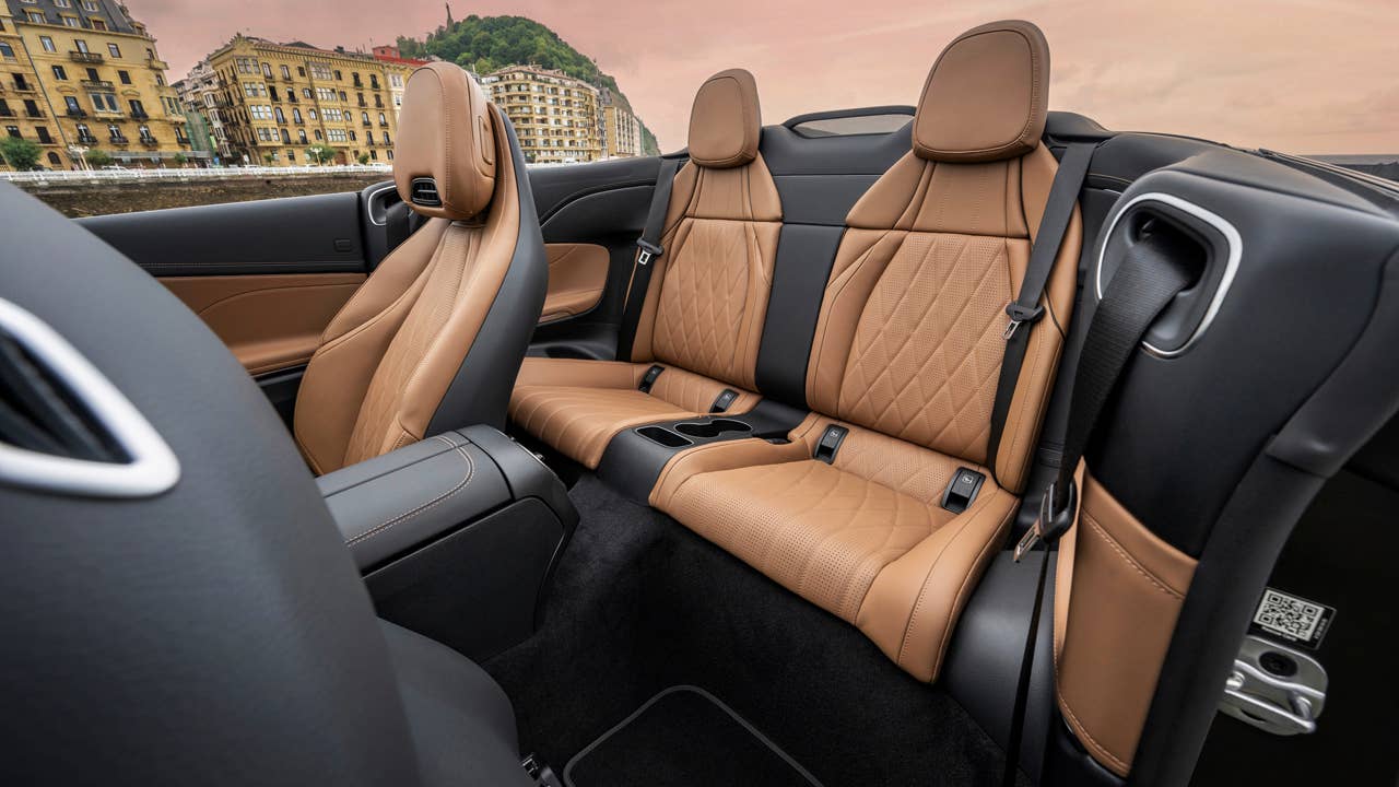 Mercedes-Benz CLE Cabriolet, Exterieur: AMG-Line, graphitgrau magno; Interieur: AMG-Line, Nappaleder Tonkabraun Mercedes-Benz CLE Cabriolet, exterior: AMG-Line, graphite grey magno; interior: AMG-Line, nappa leather tonka brown