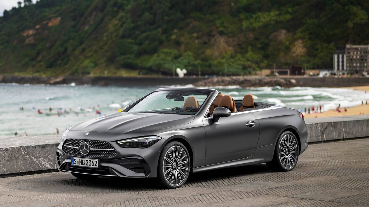 Mercedes-Benz CLE Cabriolet, Exterieur: AMG-Line, graphitgrau magno; Interieur: AMG-Line, Nappaleder Tonkabraun Mercedes-Benz CLE Cabriolet, exterior: AMG-Line, graphite grey magno; interior: AMG-Line, nappa leather tonka brown