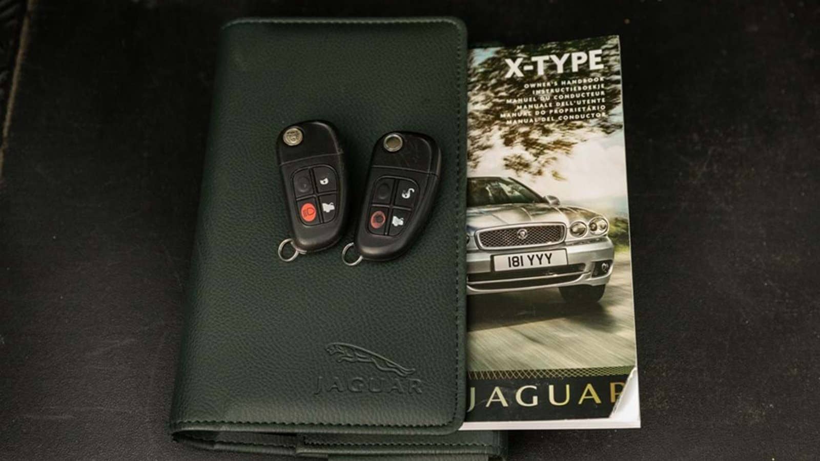 2009 Jaguar X-Type Estate keys and owner's manual