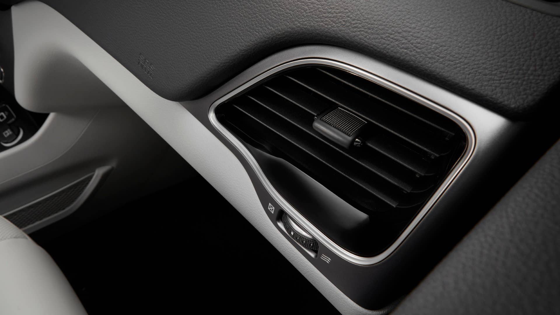 2022 Jeep® Cherokee Limited front passenger air vent