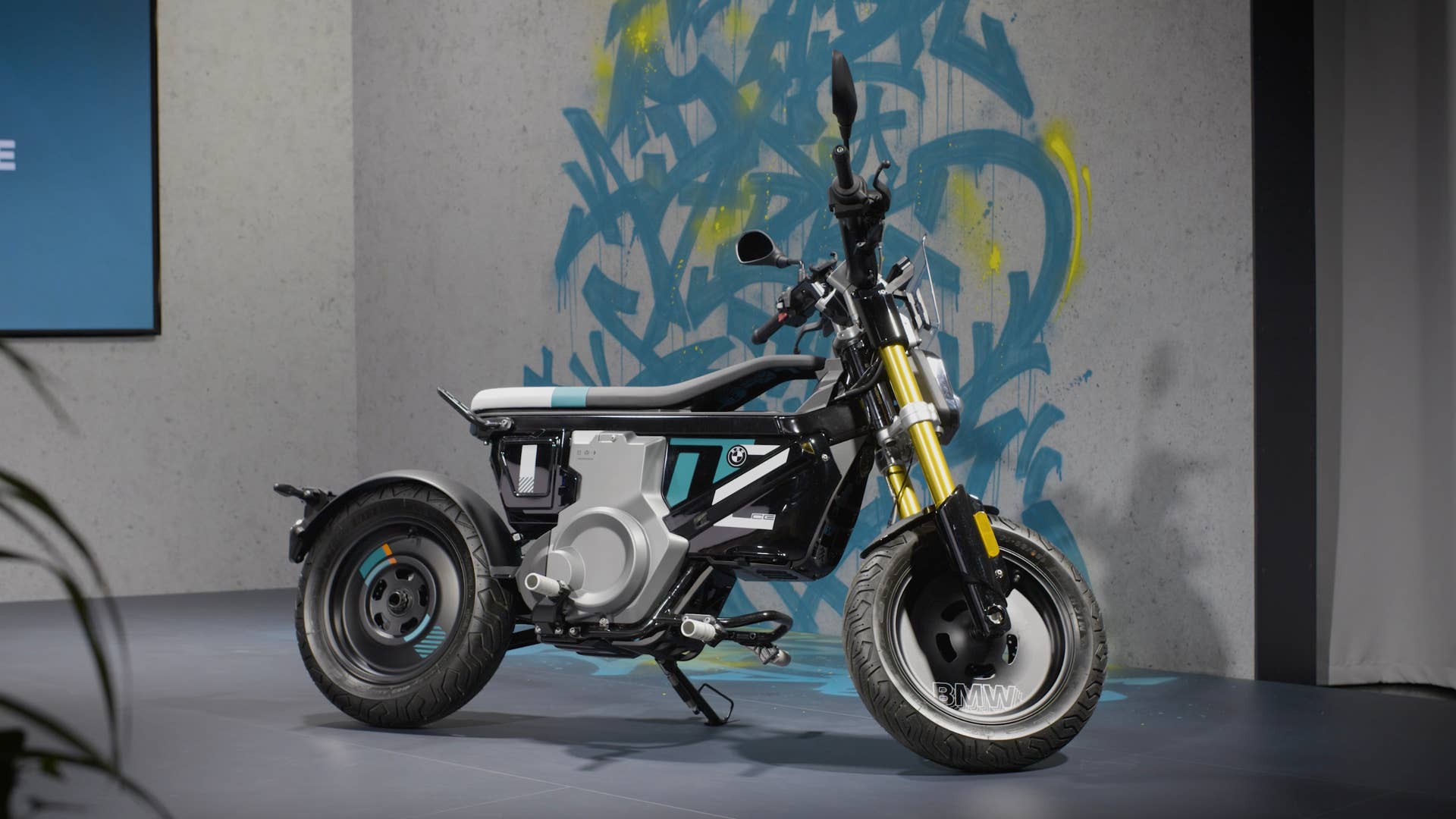 BMW CE 02