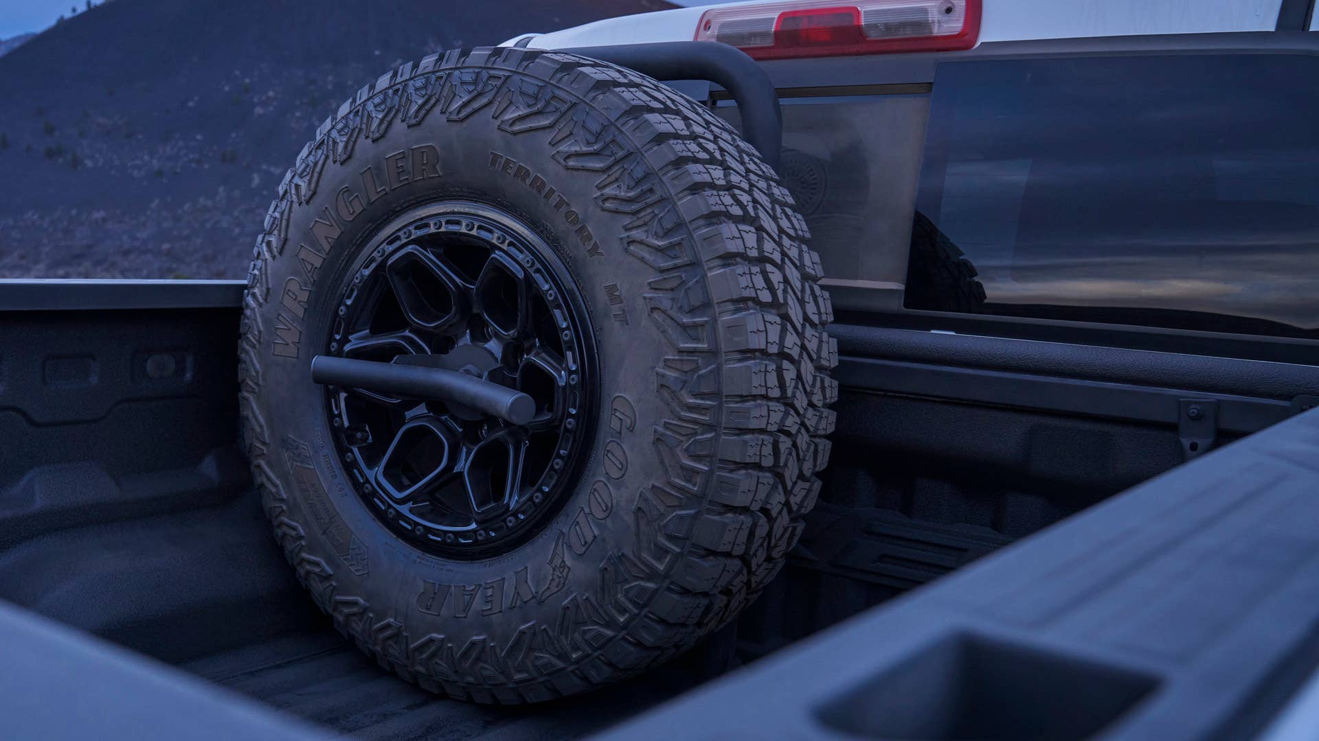 Close-up of the Colorado ZR2 Bison’s bed, with the racing-inspired spare tire carrier and spray-on bedliner in view.