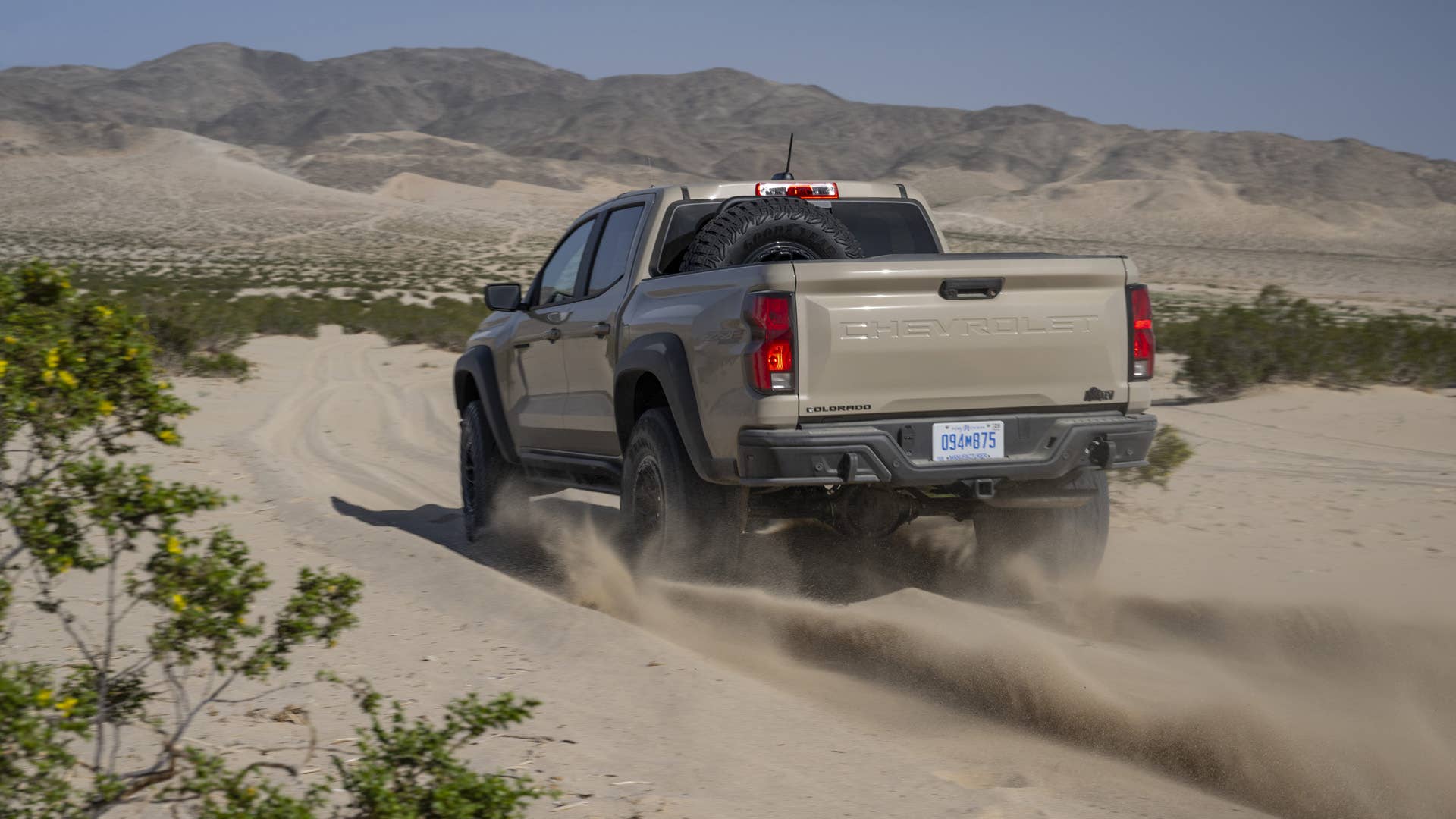 2025 Chevy Colorado ZR2 Vs. 2025 Ford Ranger Raptor: 5 Major ...
