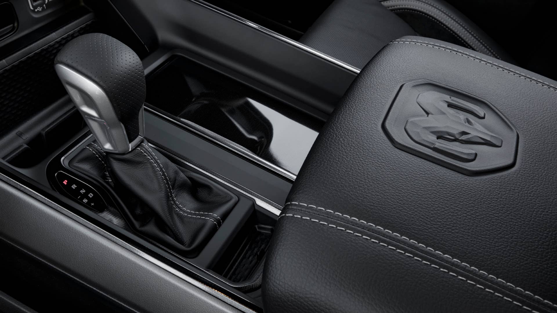 2023 Ram 1500 Laramie center console shifter
