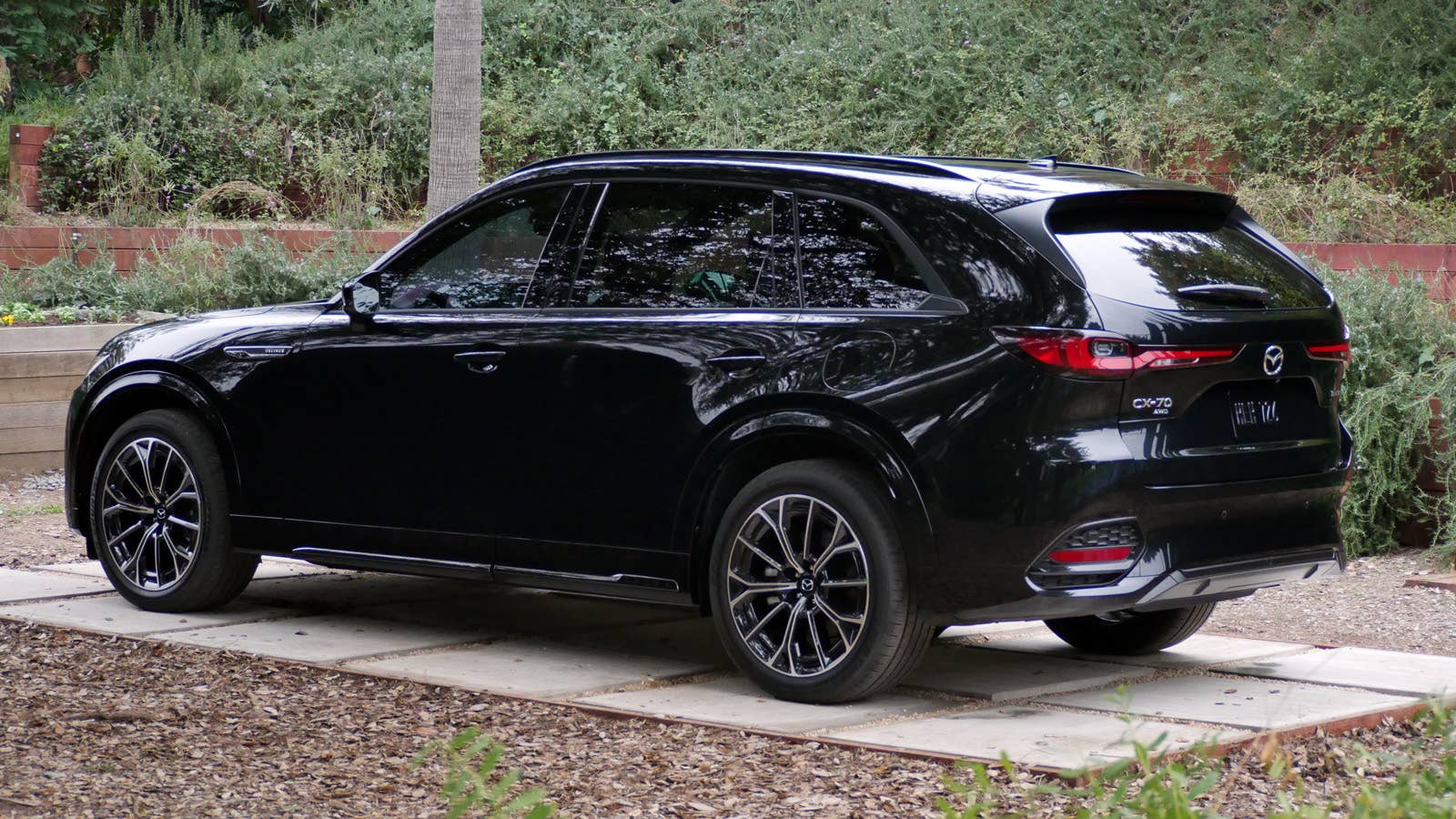 スア 2025 Mazda CX-70 Preview: Sure, why not? Small niche, small effort