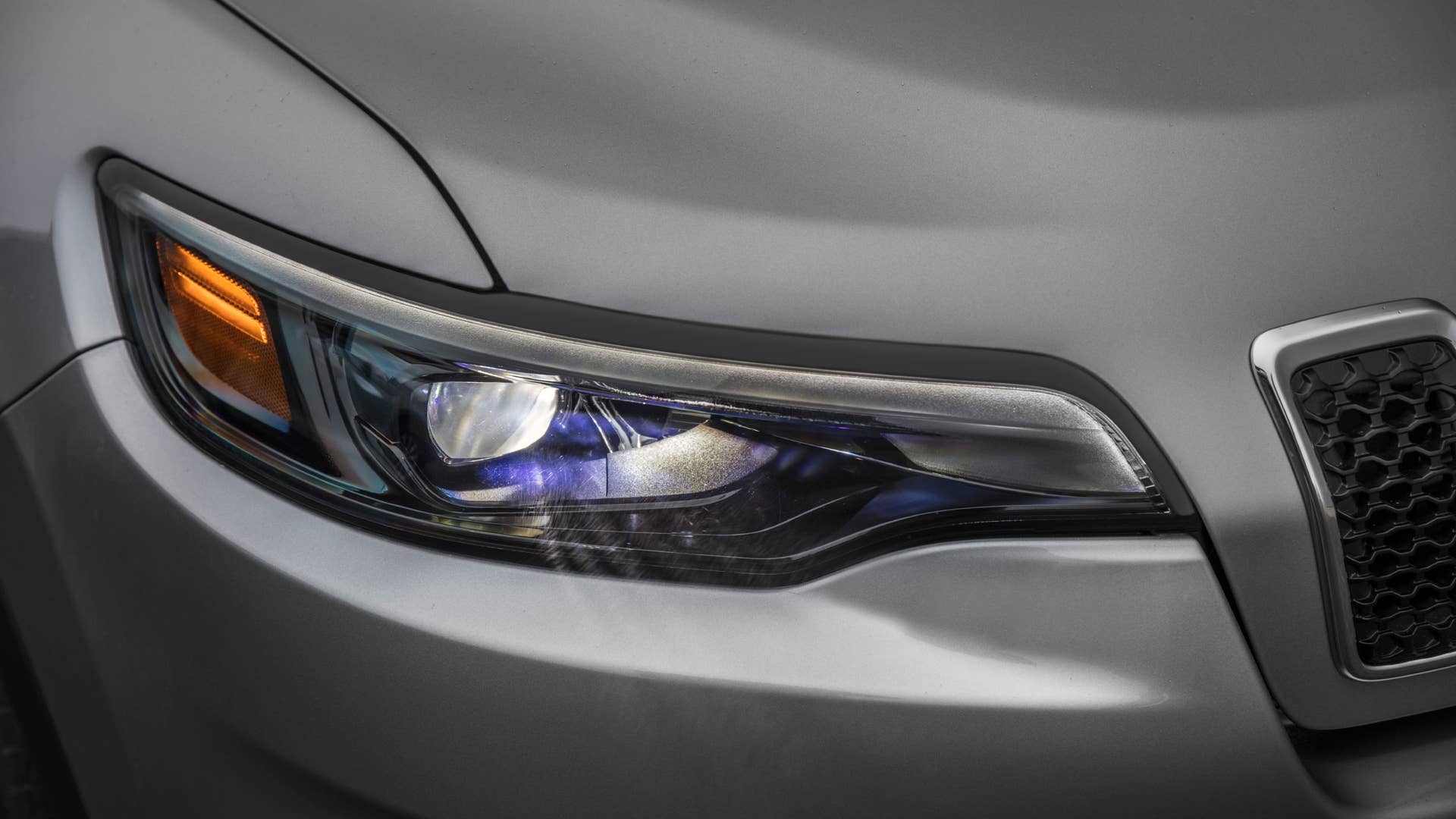 2022 Jeep® Cherokee Limited LED front headlamps