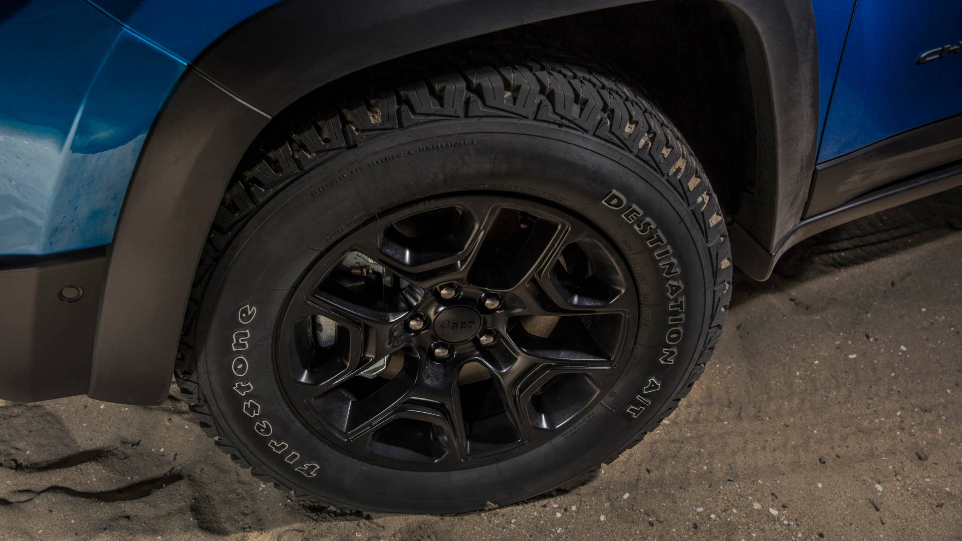 2022 Jeep® Cherokee Trailhawk 17-inch wheels with All-terrain tires