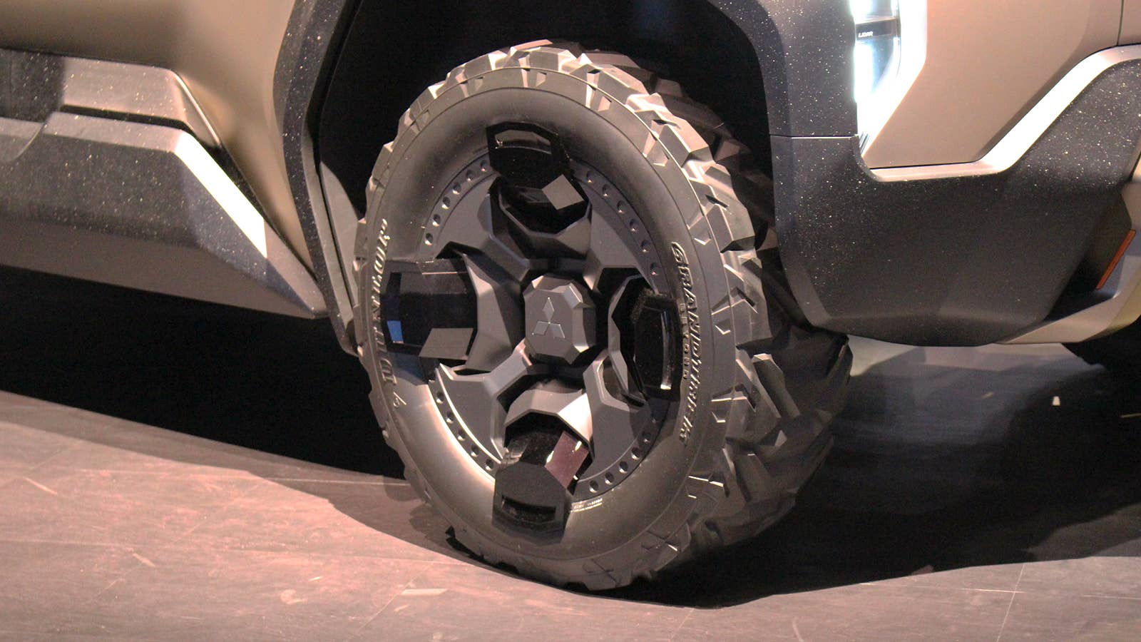 Mitsubishi D:X Concept