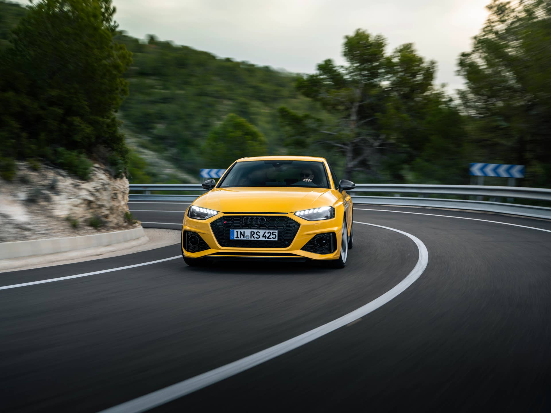 Dynamic photo, Colour: Imola Yellow