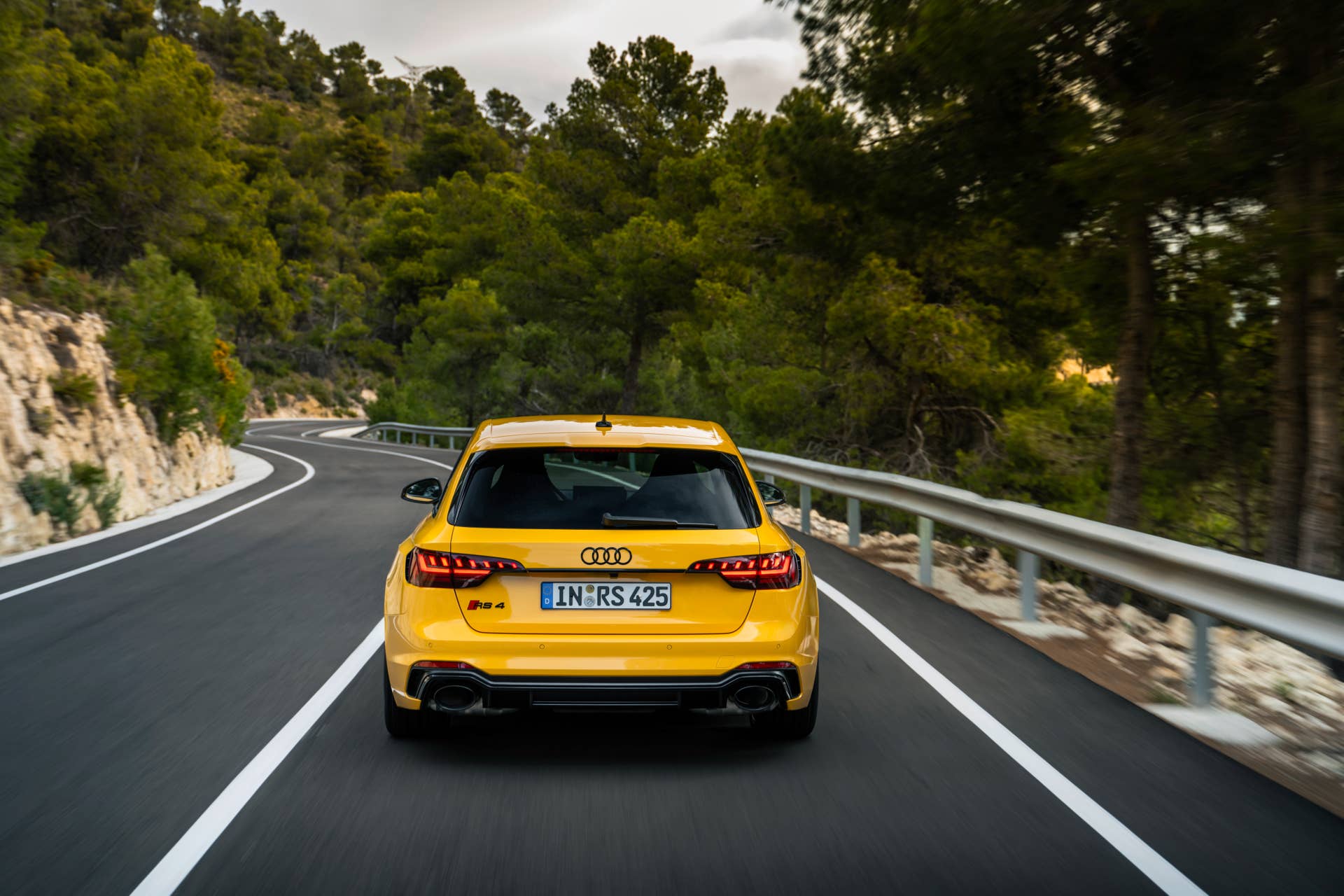 Dynamic photo, Colour: Imola Yellow