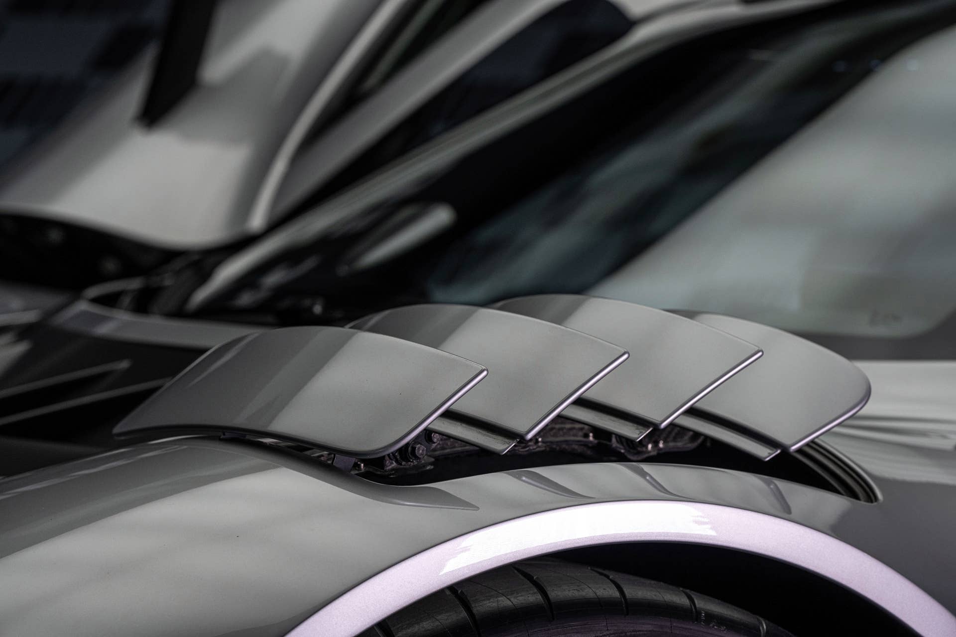 Mercedes-AMG ONE (Kraftstoffverbrauch gewichtet, kombiniert: 8,7 l/100 km; CO2 Emissionen gewichtet, kombiniert: 198 g/km; Stromverbrauch gewichtet, kombiniert: 32 kWh/100 km)  [Angaben zu Verbrauch und CO2-Emissionen sind vorläufig und wurden intern nach Maßgabe der Zertifizierungsmethode „WLTP-Prüfverfahren“ ermittelt. Es liegen bislang weder bestätigte Werte vom Technischen Dienst noch eine EG-Typgenehmigung noch eine Konformitätsbescheinigung mit amtlichen Werten vor. Abweichungen zwischen den Angaben und den amtlichen Werten sind möglich.] Mercedes-AMG ONE  (combined weighted fuel consumption: 8.7 l/100 km; combined weighted CO2 emissions: 198 g/km; combined weighted electrical consumption: 32 kWh/100 km)  [The figures for fuel consumption and CO2 emissions are provisional and were determined internally in accordance with the "WLTP test procedure" certification method. Confirmed values from the technical service or an EC type approval or certificate of conformity with official values are not yet available. Differences between the stated figures and the official figures are possible]