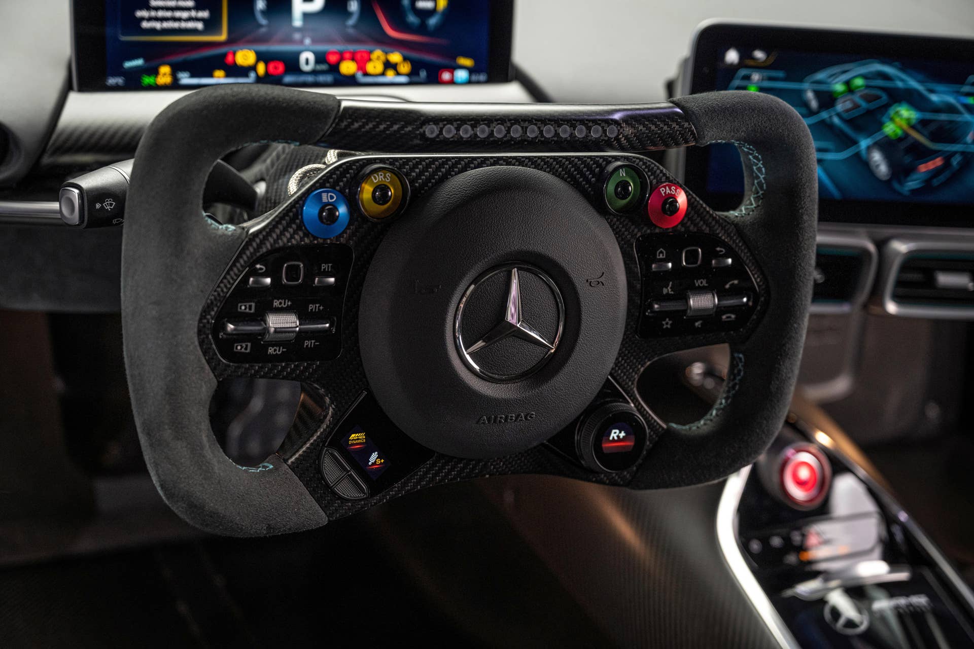 Mercedes-AMG ONE (Kraftstoffverbrauch gewichtet, kombiniert: 8,7 l/100 km; CO2 Emissionen gewichtet, kombiniert: 198 g/km; Stromverbrauch gewichtet, kombiniert: 32 kWh/100 km)  [Angaben zu Verbrauch und CO2-Emissionen sind vorläufig und wurden intern nach Maßgabe der Zertifizierungsmethode „WLTP-Prüfverfahren“ ermittelt. Es liegen bislang weder bestätigte Werte vom Technischen Dienst noch eine EG-Typgenehmigung noch eine Konformitätsbescheinigung mit amtlichen Werten vor. Abweichungen zwischen den Angaben und den amtlichen Werten sind möglich.] Mercedes-AMG ONE  (combined weighted fuel consumption: 8.7 l/100 km; combined weighted CO2 emissions: 198 g/km; combined weighted electrical consumption: 32 kWh/100 km)  [The figures for fuel consumption and CO2 emissions are provisional and were determined internally in accordance with the "WLTP test procedure" certification method. Confirmed values from the technical service or an EC type approval or certificate of conformity with official values are not yet available. Differences between the stated figures and the official figures are possible]