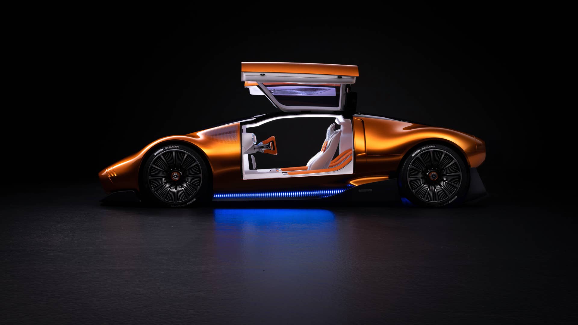Mit dem Mercedes-Benz Vision One-Eleven präsentiert Mercedes-Benz eine neue Sportwagenstudie, die eine höchst dynamische Formensprache mit innovativer, vollelektrischer Antriebstechnologie kombiniert. // Mercedes-Benz presents a new sports car study. The Vision One-Eleven combines a highly dynamic design language with innovative all-electric powertrain technology.