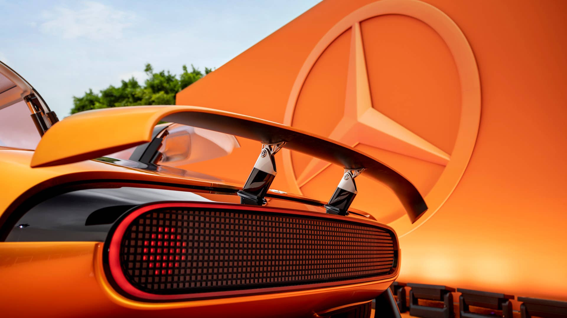 Vision One-Eleven: Mit dem Mercedes-Benz Vision One-Eleven präsentiert Mercedes-Benz eine neue Sportwagenstudie, die eine höchst dynamische Formensprache mit innovativer, vollelektrischer Antriebstechnologie kombiniert. // Mercedes-Benz presents a new sports car study. The Vision One-Eleven combines a highly dynamic design language with innovative all-electric powertrain technology.
