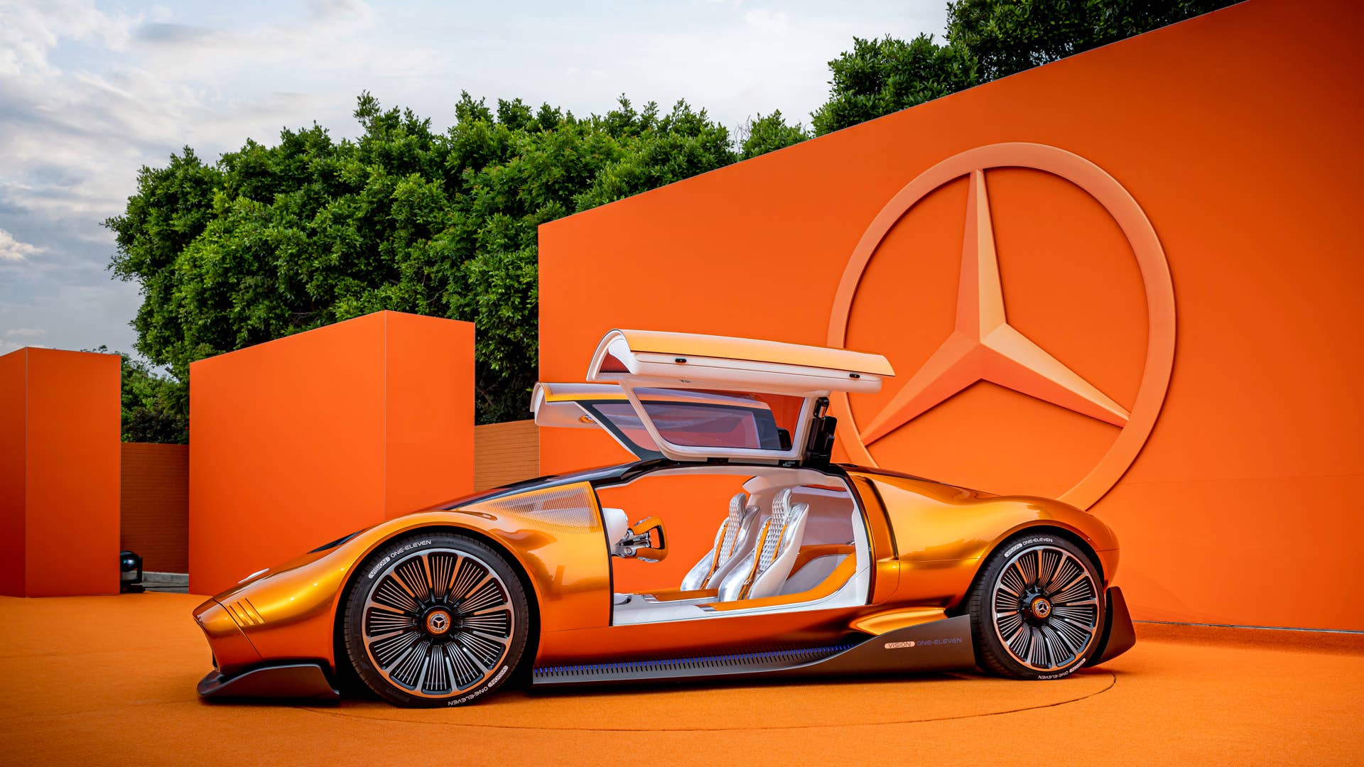 Vision One-Eleven: Mit dem Mercedes-Benz Vision One-Eleven präsentiert Mercedes-Benz eine neue Sportwagenstudie, die eine höchst dynamische Formensprache mit innovativer, vollelektrischer Antriebstechnologie kombiniert. // Mercedes-Benz presents a new sports car study. The Vision One-Eleven combines a highly dynamic design language with innovative all-electric powertrain technology.