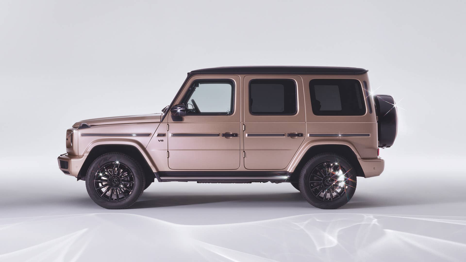 Mercedes-Benz brand campaign for Valentine’s Day 2024: „Stronger than Diamonds” G-Class Special Edition Mercedes-Benz G500 (WLTP: fuel consumption combined 15.6-14.7 l/100km, CO2 emissions combined 355 - 334 g/km)