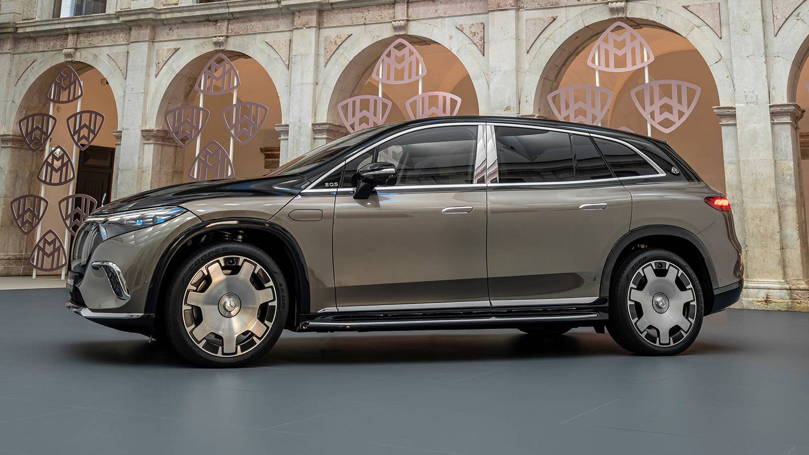 Mercedes-Maybach EQS 680 SUV