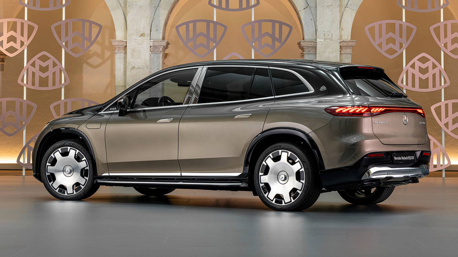 Mercedes-Maybach EQS 680 SUV