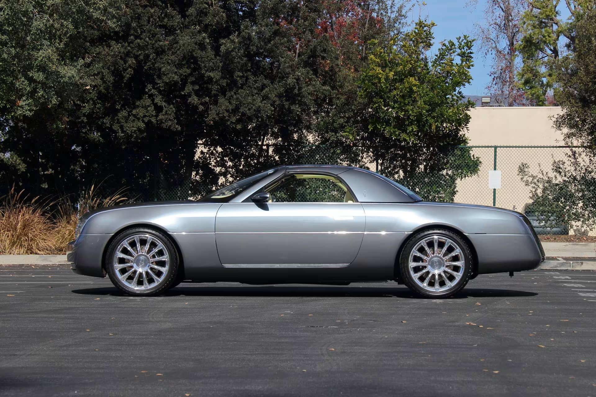 2004 Lincoln Mark X concept car